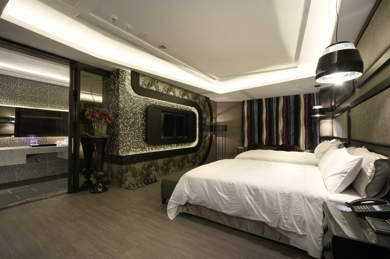 U-Her Hotel Taichung Exterior foto