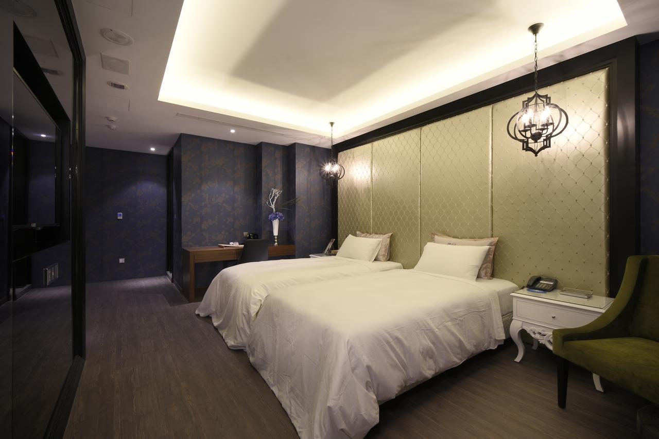 U-Her Hotel Taichung Exterior foto
