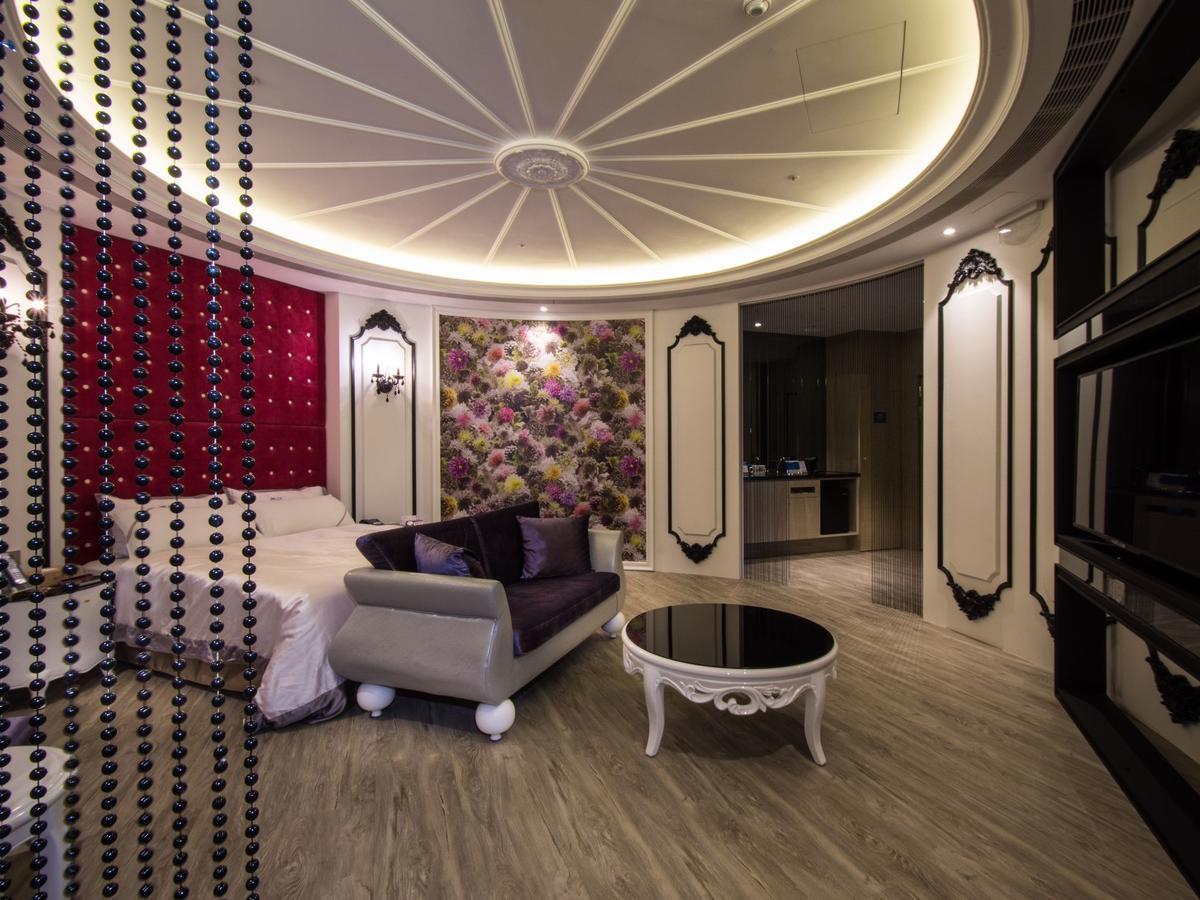U-Her Hotel Taichung Exterior foto